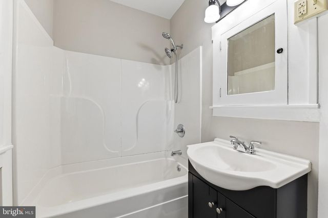 32 N WYOMISSING AVE, Reading, PA 19607