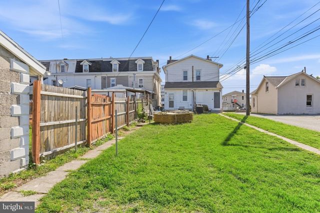 32 N WYOMISSING AVE, Reading, PA 19607