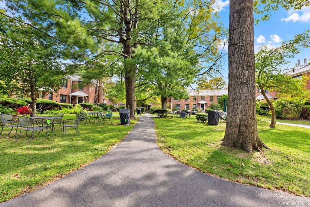 151 E Hartsdale Avenue 2B, Hartsdale, NY 10530 — photo 4