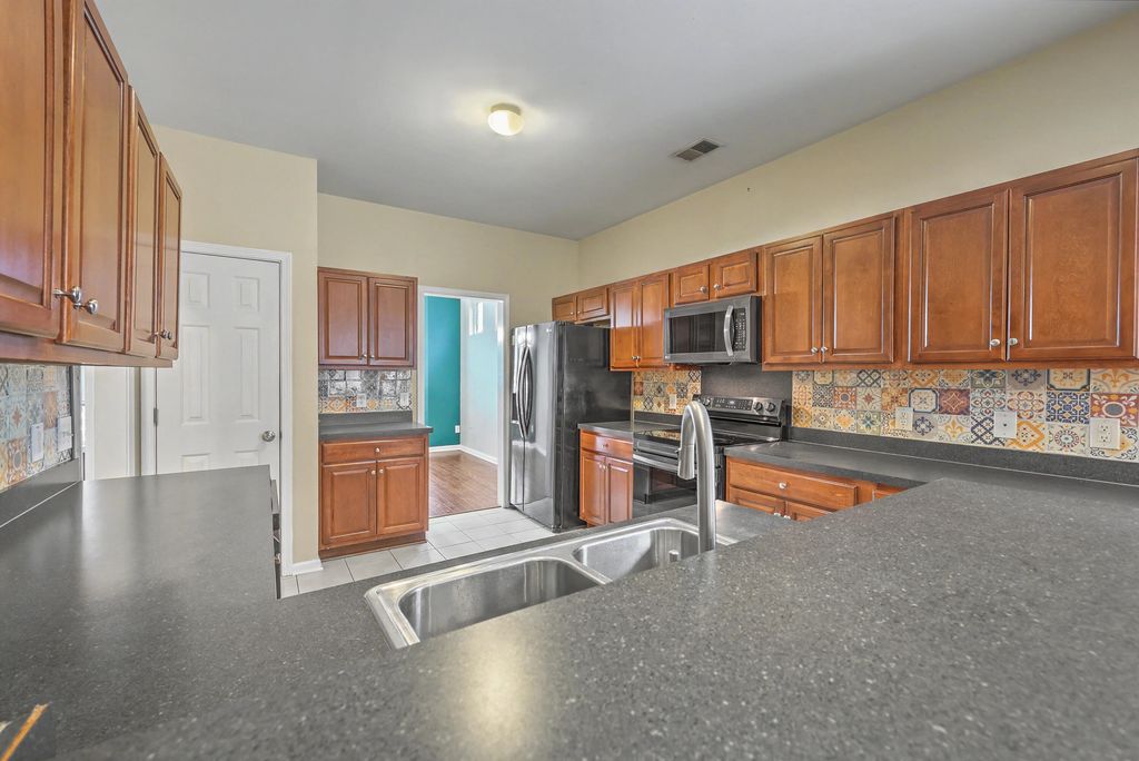 Image 12 of property listing at 132 Cypress View Road, Goose Creek, SC 29445