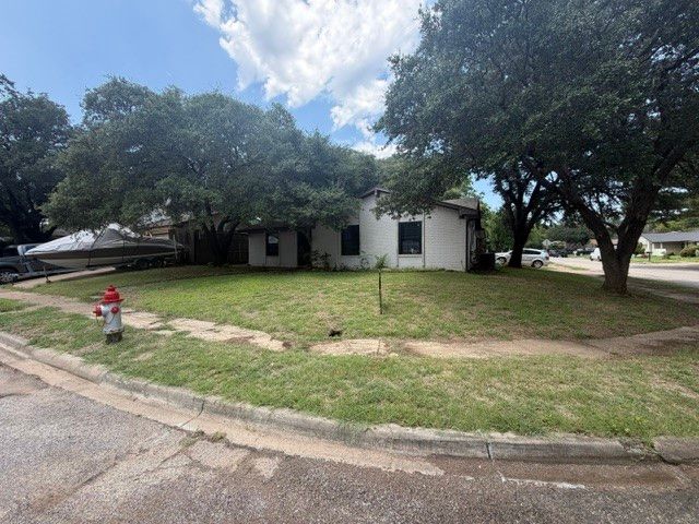 5433 Kings Manor Drive, Lake Dallas, TX 75065