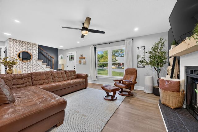 1035 Foxmoor Dr, Clarksville, TN 37042