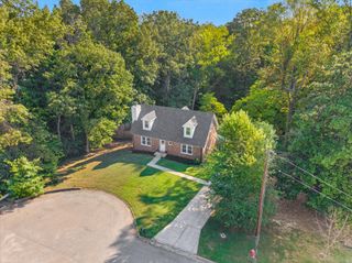 1035 Foxmoor Dr, Clarksville, TN 37042