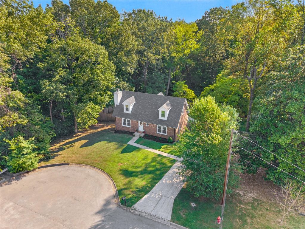 1035 Foxmoor Dr, Clarksville, TN 37042