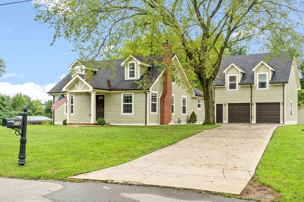 206 E St, Clarksville, TN 37042
