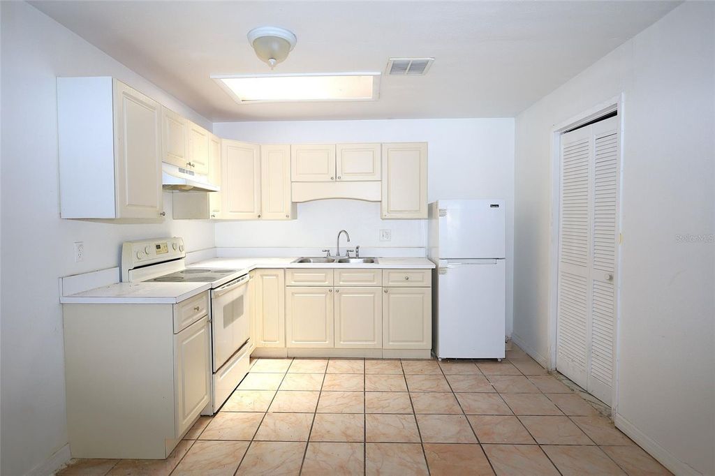 Image 8 of property listing at 4179 SPITFIRE AVENUE, Kissimmee, FL 34741