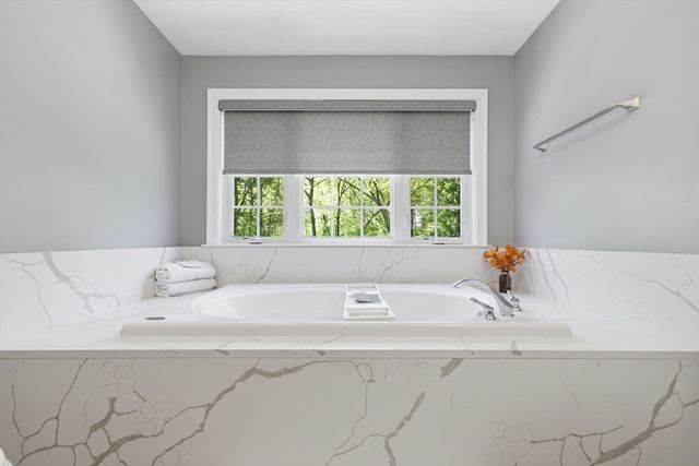 24 Jeanne Marie Dr, Westfield, MA 01085
