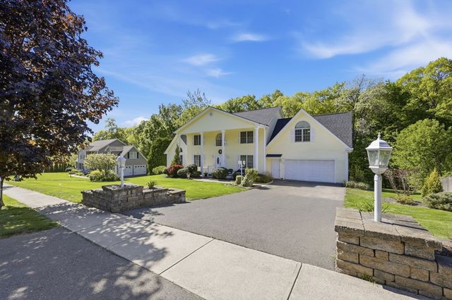 24 Jeanne Marie Dr, Westfield, MA 01085