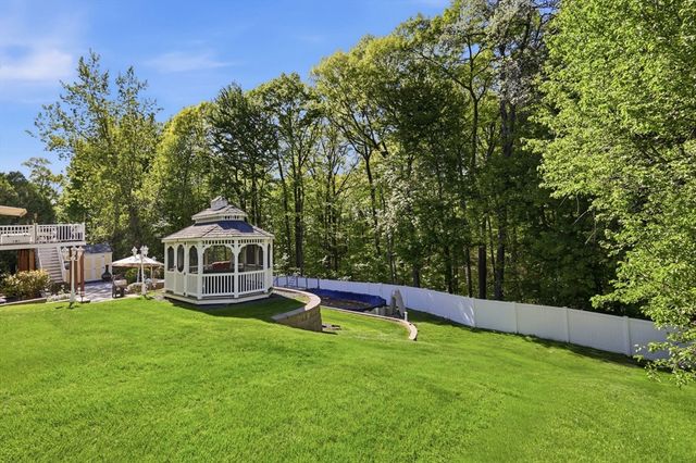 24 Jeanne Marie Dr, Westfield, MA 01085