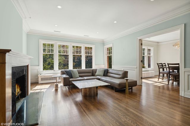 1350 N State Parkway 3S, Chicago, IL 60610