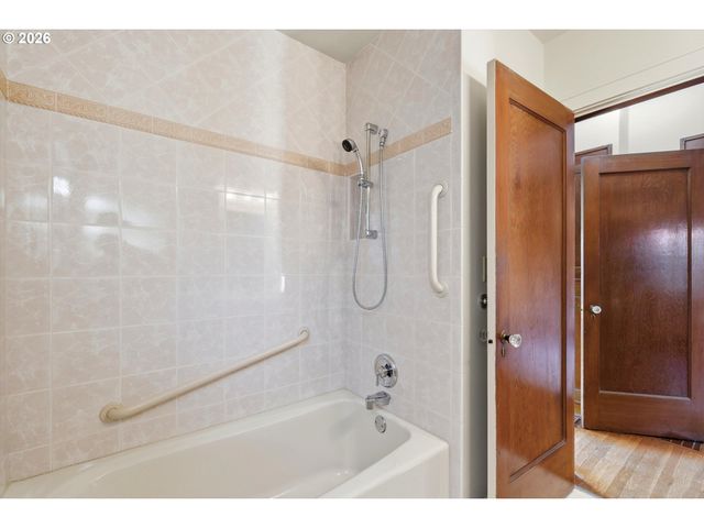 2605 Se GRANT St, Portland, OR 97214