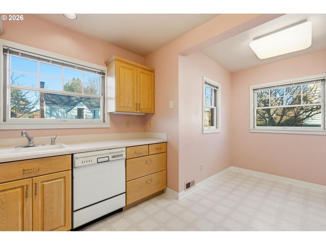 2605 Se GRANT St, Portland, OR 97214