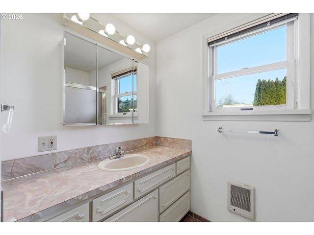 2605 Se GRANT St, Portland, OR 97214