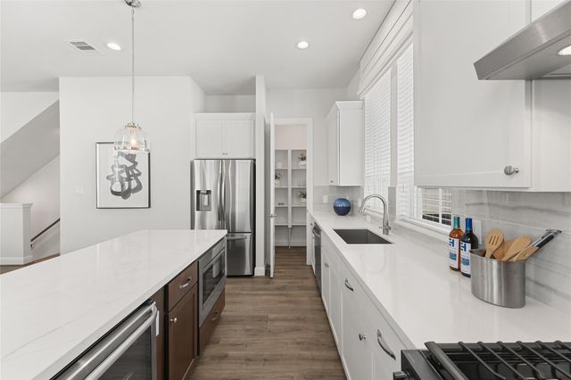2704 Grand Fountains Drive E, Houston, TX 77054
