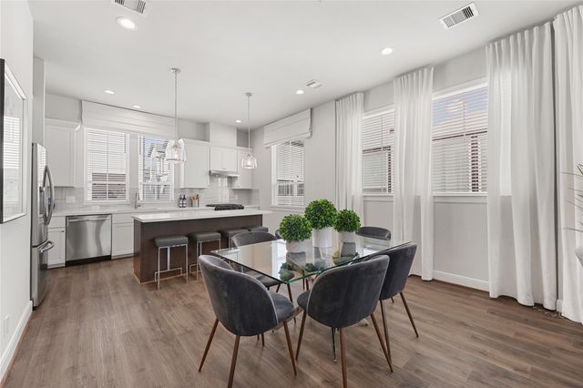 2704 Grand Fountains Drive E, Houston, TX 77054