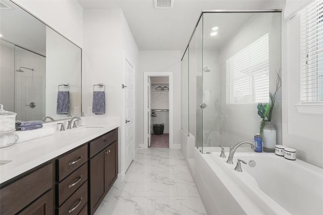 2704 Grand Fountains Drive E, Houston, TX 77054