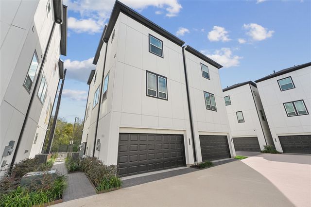 2704 Grand Fountains Drive E, Houston, TX 77054