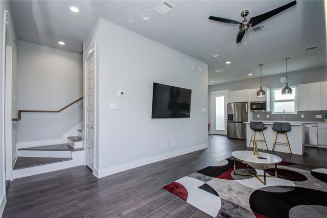 2549 Hollister Rd, Houston, TX 77080