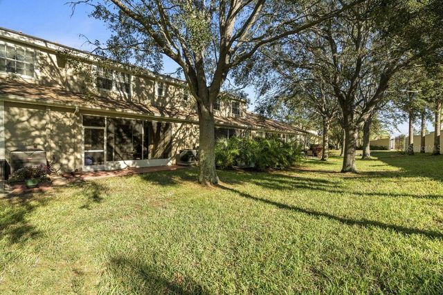 660 SPRING LAKE CIRCLE, Tarpon Springs, FL 34688