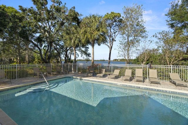 660 SPRING LAKE CIRCLE, Tarpon Springs, FL 34688