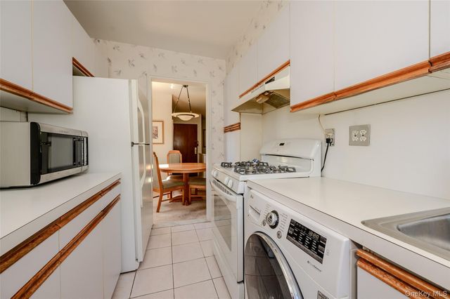 18-11 212 Street 101, Bayside, NY 11360
