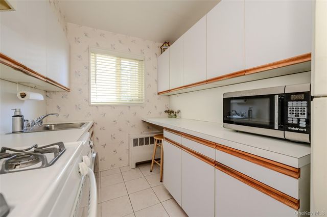 18-11 212 Street 101, Bayside, NY 11360