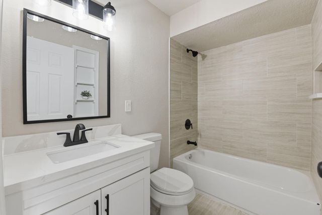 17530 S Compass Rose Circle, Crosby, TX 77532