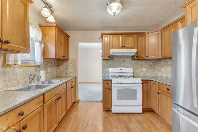 27984 Wisteria Drive, North Olmsted, OH 44070