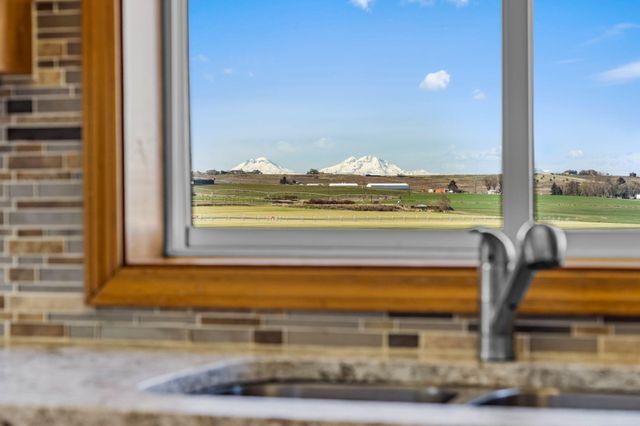 191 SW Cascade Lane, Madras, OR 97741