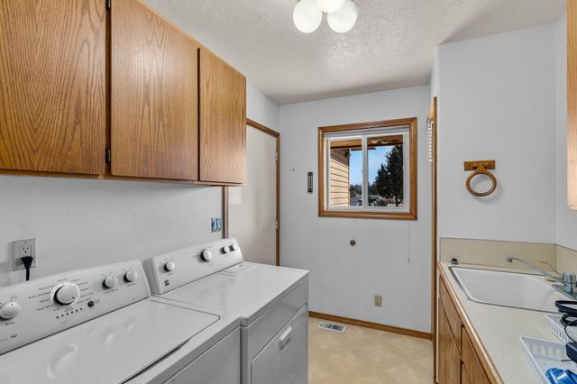 191 SW Cascade Lane, Madras, OR 97741