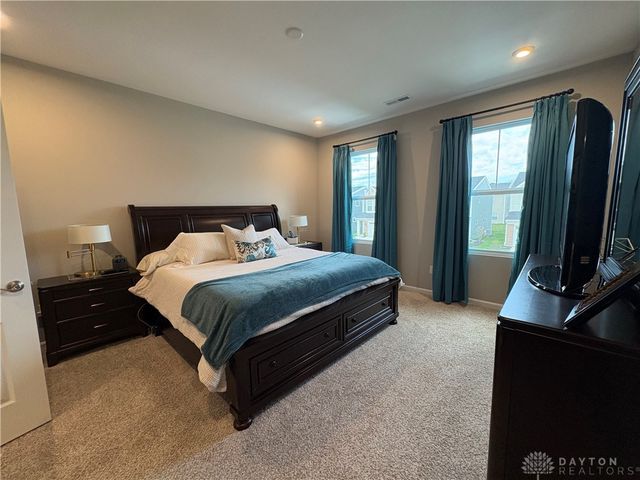 1630 S Golden Clove Bend, Sugarcreek Twp, OH 45305