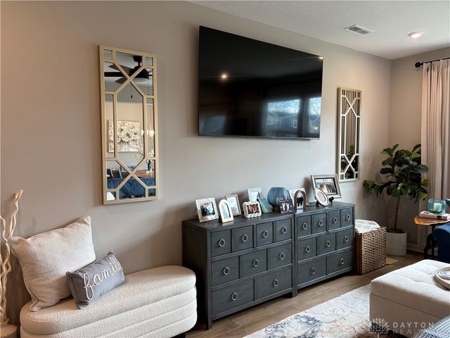 1630 S Golden Clove Bend, Sugarcreek Twp, OH 45305