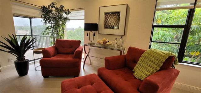 6010 S Falls Cir Drive 423, Lauderhill, FL 33319