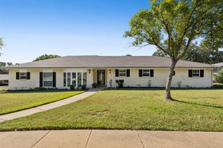 1610 Newsom Court, Pantego, TX 76013