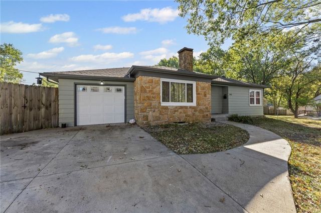 302 E Miami Street, Paola, KS 66071