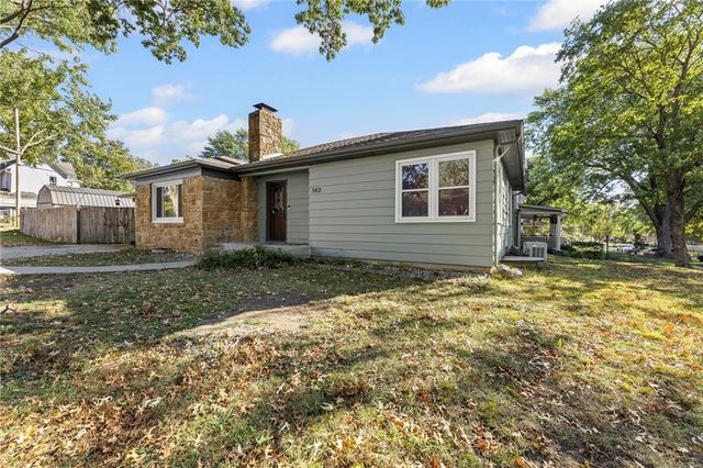 302 E Miami Street, Paola, KS 66071