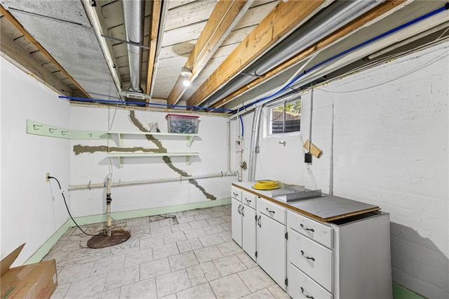 302 E Miami Street, Paola, KS 66071