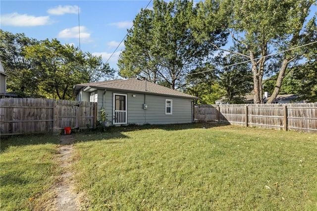 302 E Miami Street, Paola, KS 66071