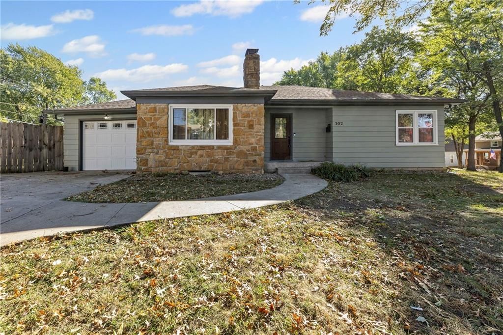 302 E Miami Street, Paola, KS 66071