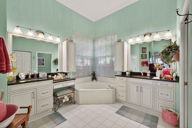 9923 SE Oak Tree Terrace, Tequesta, FL 33469
