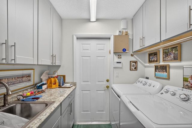 9923 SE Oak Tree Terrace, Tequesta, FL 33469