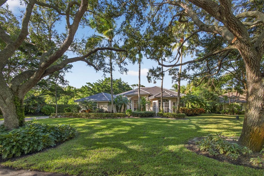 9923 SE Oak Tree Terrace, Tequesta, FL 33469
