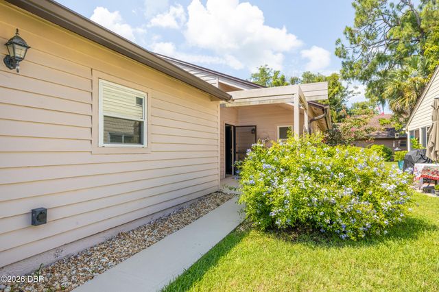 120 Gull Circle N, Daytona Beach, FL 32119
