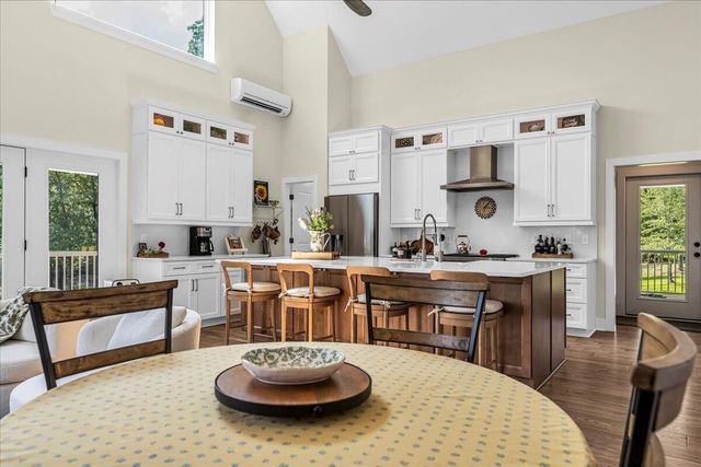 415 River Bluffs Drive, Jasper, TN 37347