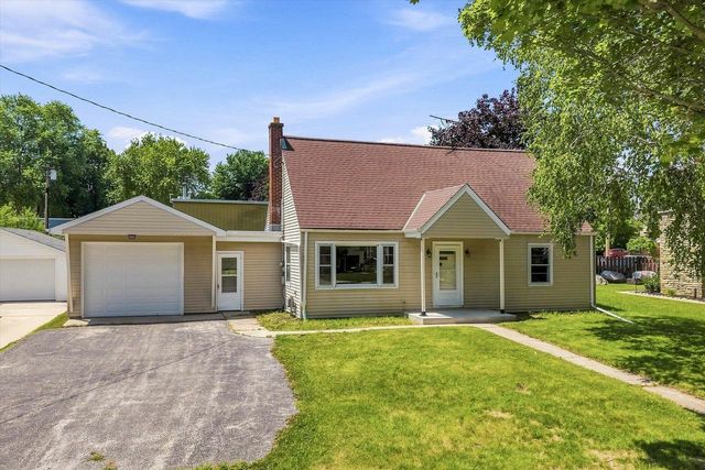 1109 11th AVENUE, Grafton, WI 53024