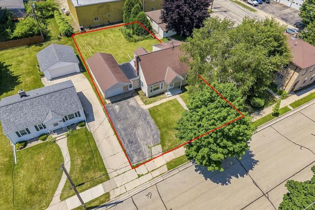 1109 11th AVENUE, Grafton, WI 53024