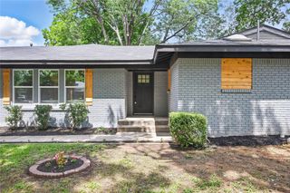 512 Shadowbrook Lane, Hurst, TX 76053