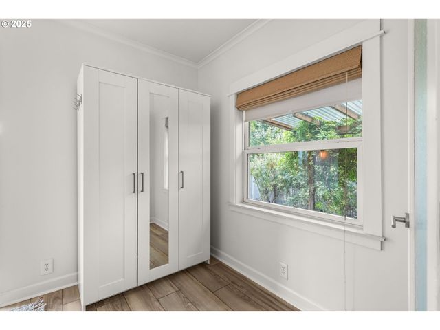 5805 Ne SHAVER St, Portland, OR 97213