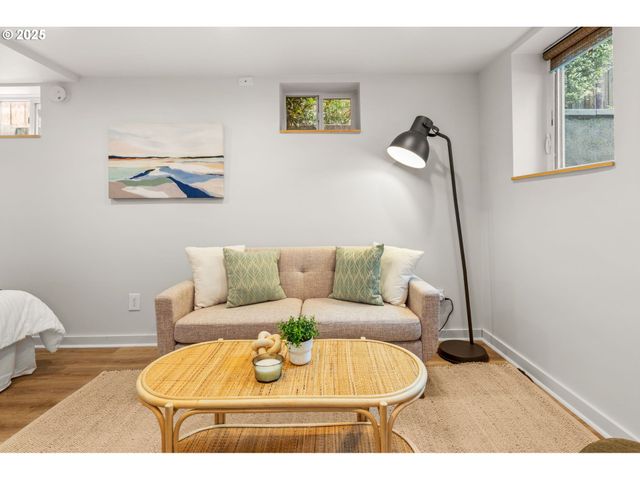 5805 Ne SHAVER St, Portland, OR 97213