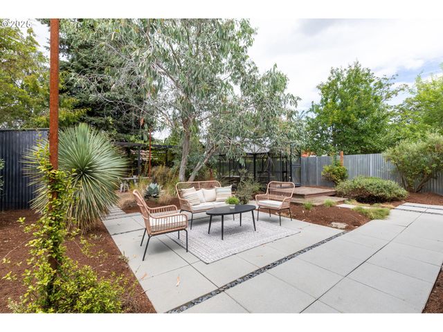 5805 Ne SHAVER St, Portland, OR 97213